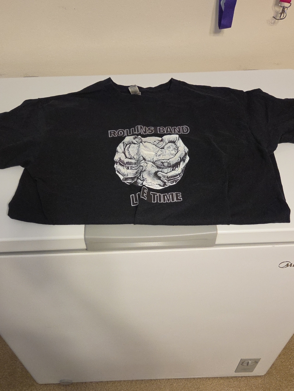 Gildan Black Graphic Tee with White Hand-Print Logo